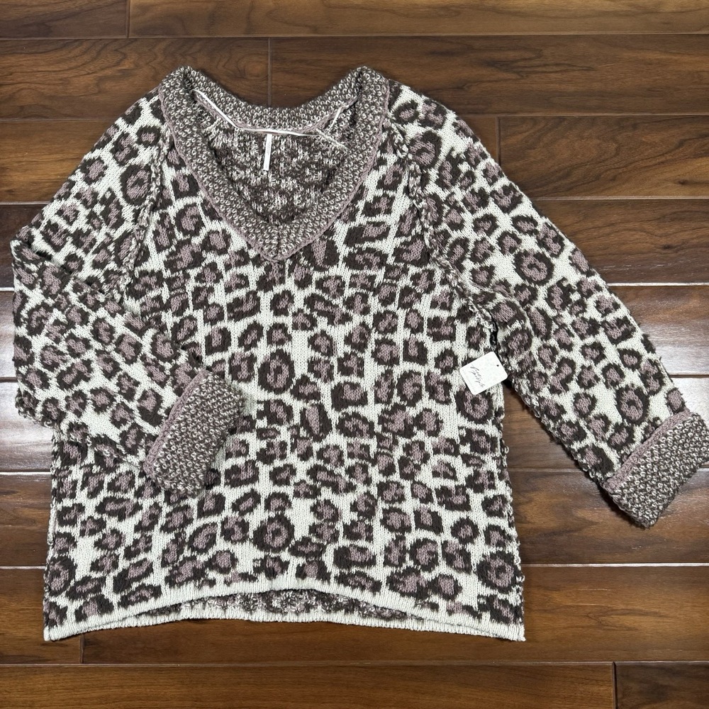 Leopard Print V-Neck Cozy Sweater - Taupe & Cream